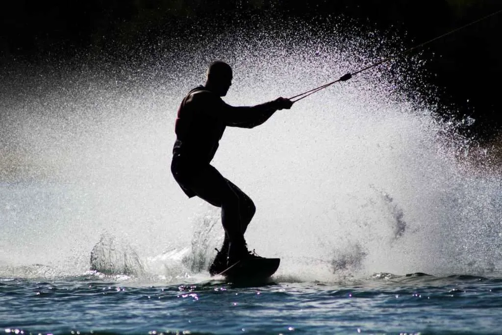 wake surfing